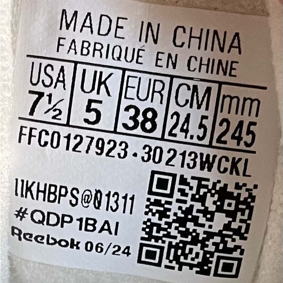 New Reebok Sneaker - Picture 5 of 6